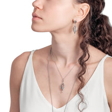 Lataa kuva Galleria-katseluun, Kaikkeus korvakorut, hopea, Lumoava