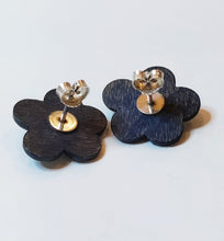 Load image into Gallery viewer, Aarikka korvakorut, puu / hopea, second hand käytetty pidetty vintage retro