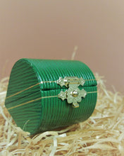 Load image into Gallery viewer, Vintage ring box green