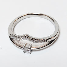 Lataa kuva Galleria-katseluun, Cinderella hopeasormus, rodinoitu classic silver