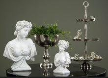 Load image into Gallery viewer, Statue Sara