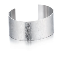 Lataa kuva Galleria-katseluun, Maininki rannekoru hopea, Lumoava leveä hopeinen rannerengas