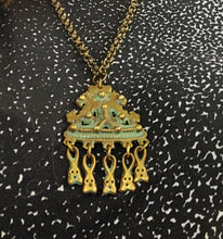 Lataa kuva Galleria-katseluun, Karkun riipus Kalevala pronssi, second hand