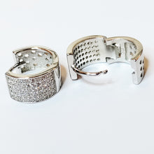 Load image into Gallery viewer, Hinged rings with zircons