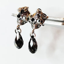 Load image into Gallery viewer, Skull with bow / Swarovski crystals, silver
