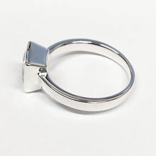 Lataa kuva Galleria-katseluun, Hopeasormus 17,5 zirkonilla