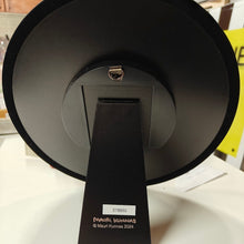 Lataa kuva Galleria-katseluun, Mauri Kunnas "Elsa" seinä/pöytäkello Ø25cm alumiinia herra hakkarainen seinäkello pöytäkello