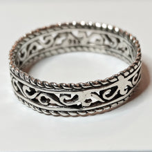 Load image into Gallery viewer, Filigraani hopeasormus 22, second hand