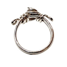 Load image into Gallery viewer, DIY sormus hopealangasta 17, second hand hopeasormus koristeellinen käytetyt käsintehdyt korut