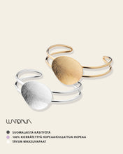Load image into Gallery viewer, Lumoava Lily rannerengas, kullattu hopea kultainen rannerengas näyttävä rannekoru suomalainen design kotimainen korumuotoilu
