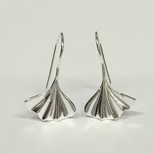 Load image into Gallery viewer, Maidenleaf earrings, silver