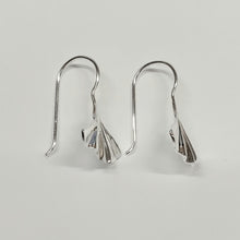 Load image into Gallery viewer, Maidenleaf earrings, silver