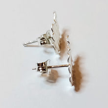 Load image into Gallery viewer, Wavy earrings, silver, second hand