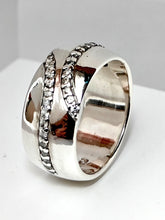 Load image into Gallery viewer, Hopeasormus zirkoneilla, koko 16,5, Second Hand