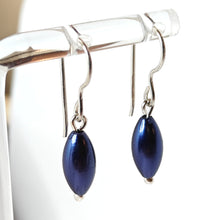 Load image into Gallery viewer, Siniset korvakorut hopea pisara