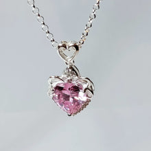 Lataa kuva Galleria-katseluun, Hopeinen sydän-riipus pinkillä kivellä