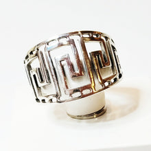 Load image into Gallery viewer, Silver ring 17.5, second hand