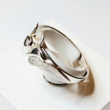 Lataa kuva Galleria-katseluun, Hopeasormus kirkkaalla kivellä, koko 18+, second hand