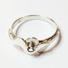 Lataa kuva Galleria-katseluun, Hopeasormus kirkkaalla kivellä, koko 18+, second hand