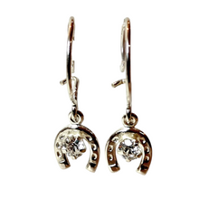 Load image into Gallery viewer, Kotimaiset hevosenkenkä korvakorut zirkonilla