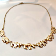 Lataa kuva Galleria-katseluun, Kalevala Kalevankarhu kaulakääty, kiillotettu pronssi, second hand pidetty kalevala koru käytetty