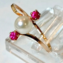 Load image into Gallery viewer, Kultainen helmisormus punaisilla kivillä 17-, second hand