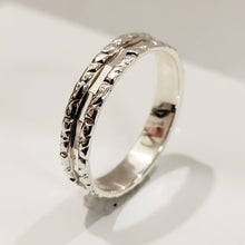 Lataa kuva Galleria-katseluun, Koristeleikattu hopeasormus 4mm koko 18, second hand