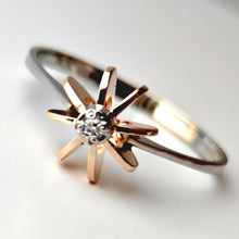 Lataa kuva Galleria-katseluun, 2-värinen sormus / valko- ja keltakulta 18k vuodelta 1979, koko 18-, second hand