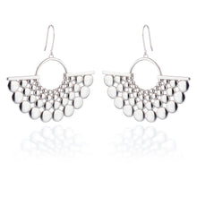 Load image into Gallery viewer, aika-korvakorut-lumoava-pallot
