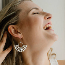 Load image into Gallery viewer, aika isot hopea korvakorut
