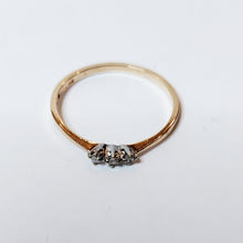 Lataa kuva Galleria-katseluun, Vintage timanttisormus 0,15ct v. 1979, 18k kulta, koko 17,5, second hand
