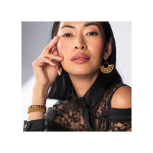 Lataa kuva Galleria-katseluun, Lumoava Aika korvakorut, kullattu hopea
