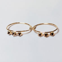 Lataa kuva Galleria-katseluun, 14k kultaiset korvarenkaat 13mm zirkoneilla Second hand käytetyt korut vintage 
