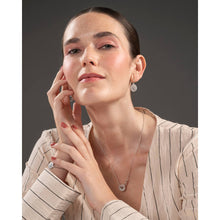 Lataa kuva Galleria-katseluun, Lumoava Penny korvakorut, keltakullattu hopea kolikko korvakorut
