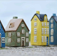 Lataa kuva Galleria-katseluun, Talolyhty Nyhavn 20,5 cm keltainen
