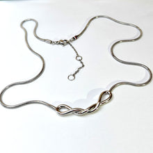 Lataa kuva Galleria-katseluun, Tommy Hilfiger Twist kaulakoru 45/50cm, teräs, second hand
