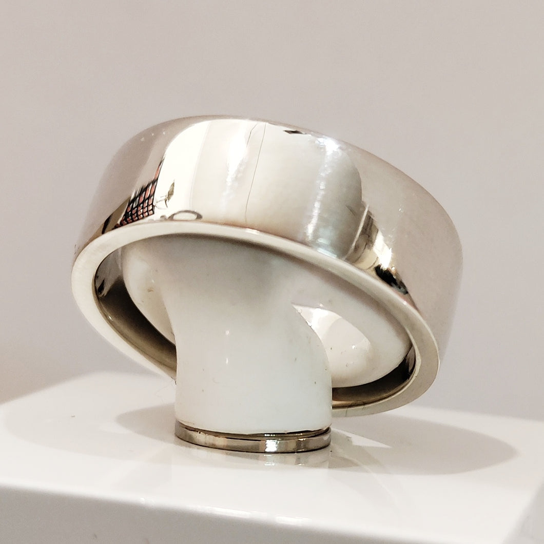 Leveä flakkamallin hopeasormus 7mm koko 17,5, second hand