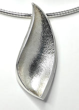 Lataa kuva Galleria-katseluun, Lumoava Valkea kaulakoru 42cm hopea, second hand
