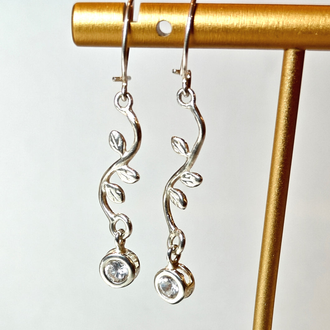 Hopeiset korvakorut, second hand