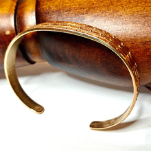 Lataa kuva Galleria-katseluun, Kalevala rannekoru-96, pronssi, second hand
