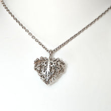 Lataa kuva Galleria-katseluun, Lumoava Bella 42/45cm, hopea, second hand
