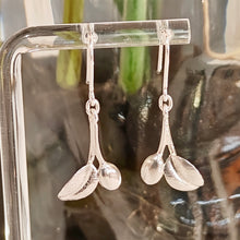 Lataa kuva Galleria-katseluun, Lumoava Varpu korvakorut hopea, second hand
