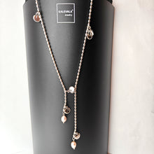 Lataa kuva Galleria-katseluun, Kalevala Vanamo kaulakoru 80cm vaaleanpunaisilla helmillä, hopea, second hand
