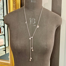 Lataa kuva Galleria-katseluun, Kalevala Vanamo kaulakoru 80cm vaaleanpunaisilla helmillä, hopea, second hand
