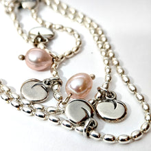 Lataa kuva Galleria-katseluun, Kalevala Vanamo kaulakoru 80cm vaaleanpunaisilla helmillä, hopea, second hand
