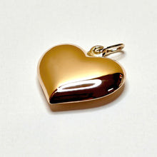 Load image into Gallery viewer, Kultainen sydän riipus 15mm, second hand
