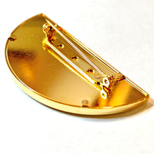 Lataa kuva Galleria-katseluun, Kotimainen käsinmaalattu rintakoru 60x30mm, silkki/metalli, second hand
