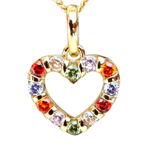 Lataa kuva Galleria-katseluun, Värikivi- sydän kaulakoru 55cm , keltakullattua hopeaa
