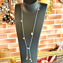 Lataa kuva Galleria-katseluun, Kalevala Vanamo kaulakoru 80cm vaaleanpunaisilla helmillä hopea, second hand
