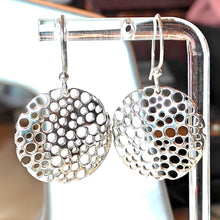 Lataa kuva Galleria-katseluun, Pyöreät korvakorut, hopea, second hand

